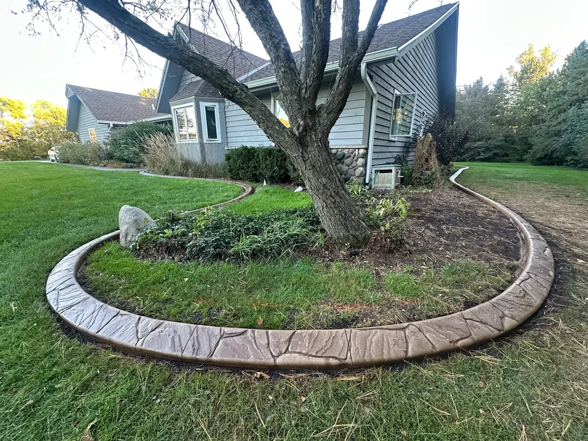 Richfield Fieldstone style concrete edging